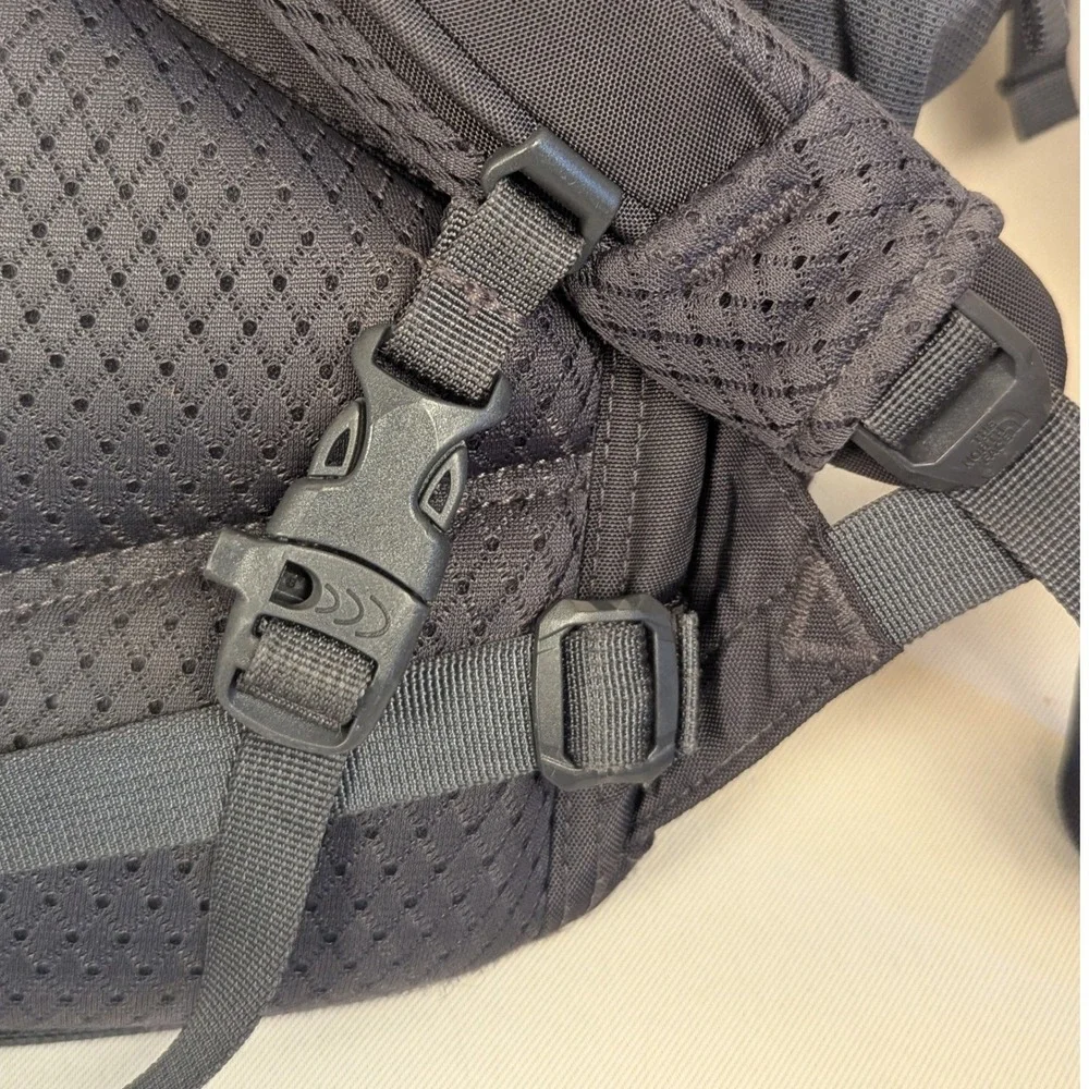 The North Face Thrashed Borealis Backpack Grey Black FlexVent Bungee Daypack